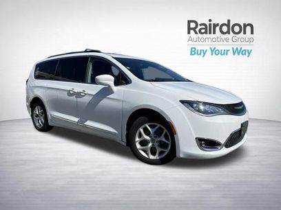 Used 2017 Chrysler Pacifica Touring-L w/ Tire & Wheel Group