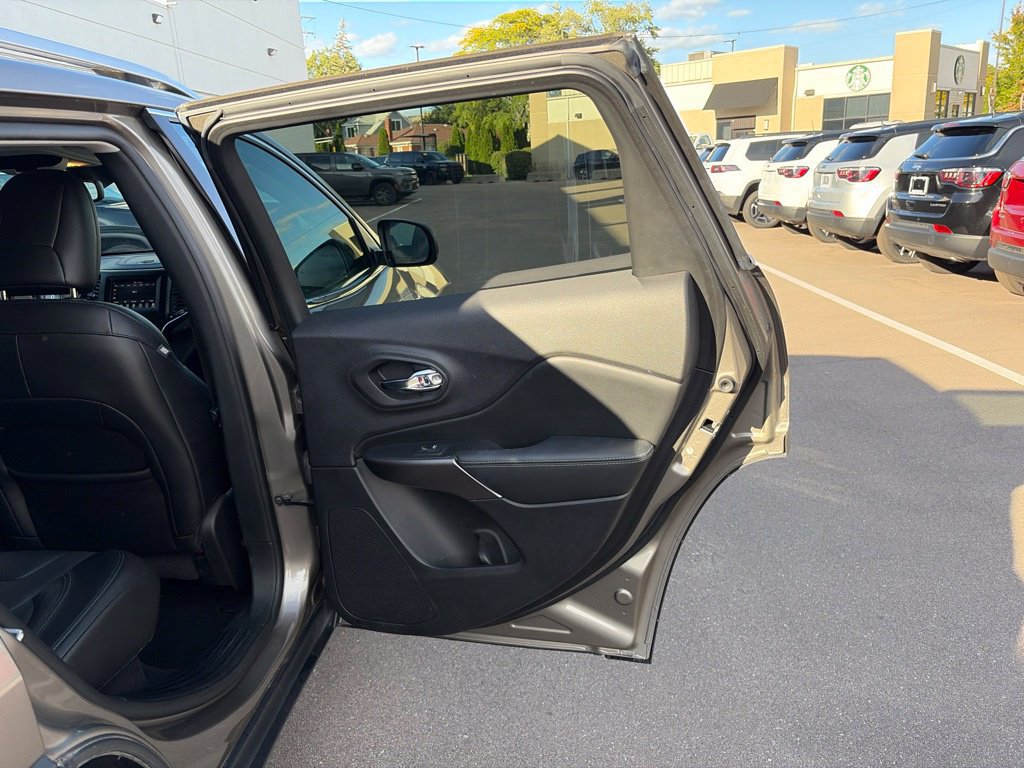 Used 2021 Jeep Cherokee Latitude Lux AWD/4WD image 14