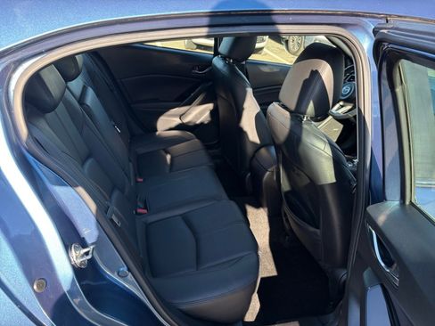 Used 2018 MAZDA MAZDA3 Touring image 29