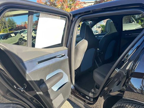 New 2025 Volvo EX30 Plus w/ Protection Package Premier image 16