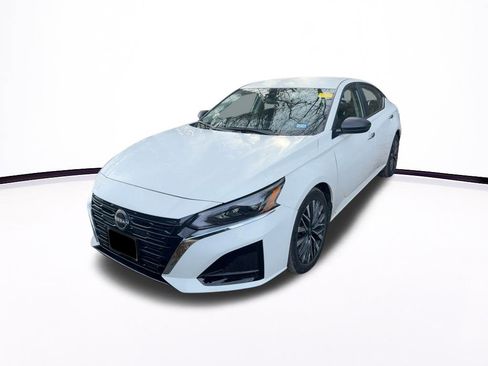 Used 2025 Nissan Altima 2.5 SV image 16