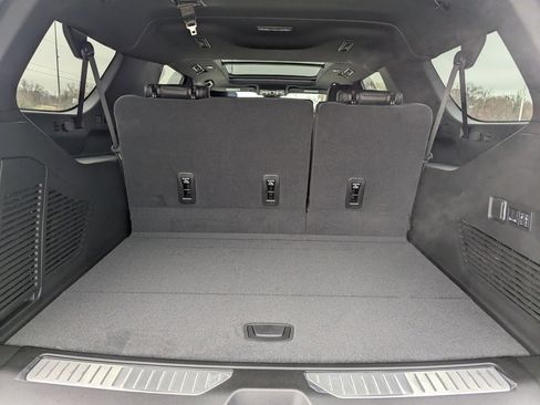 New 2026 Chevrolet Suburban RST image 16