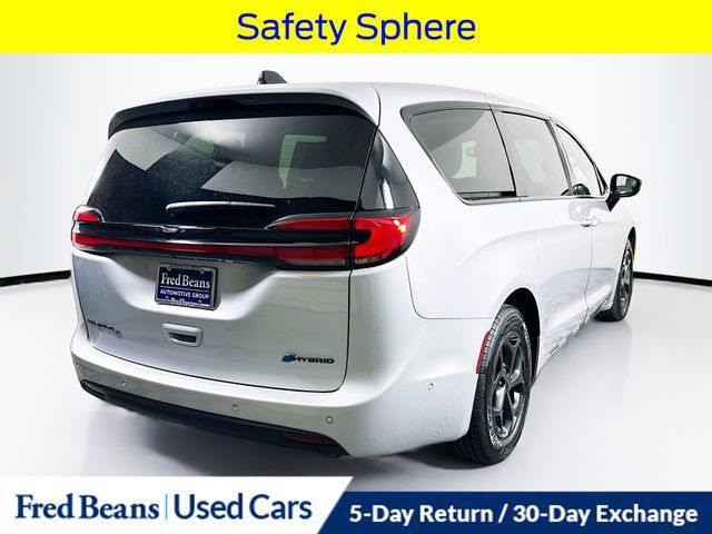 Used 2023 Chrysler Pacifica Limited w/ S Appearance Package FWD image 9