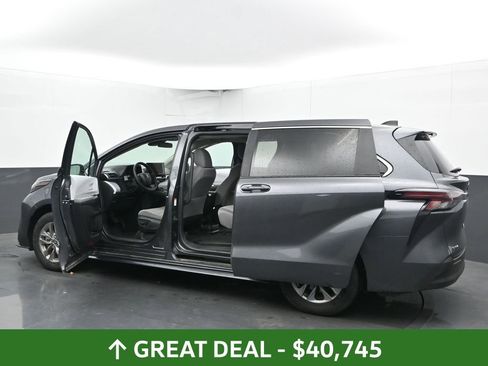 Used 2025 Toyota Sienna LE image 54