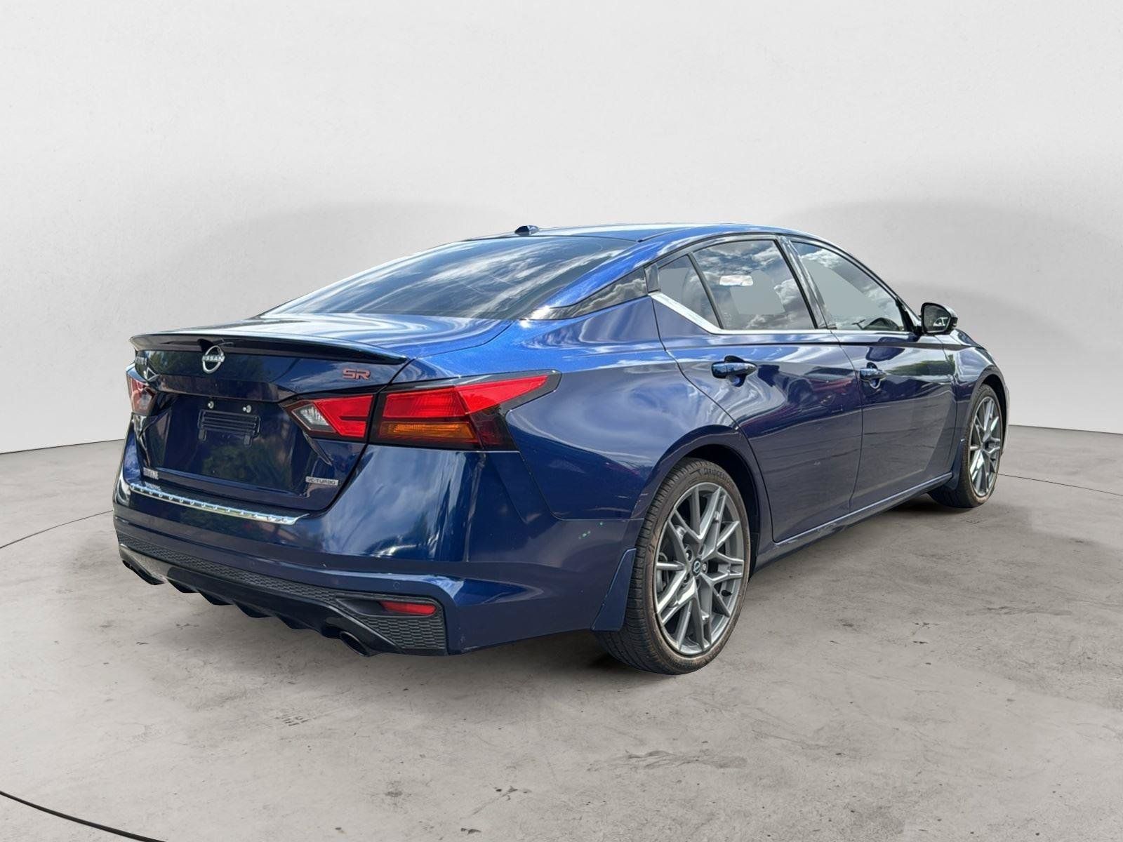 Used 2023 Nissan Altima 2.0 SR FWD image 5