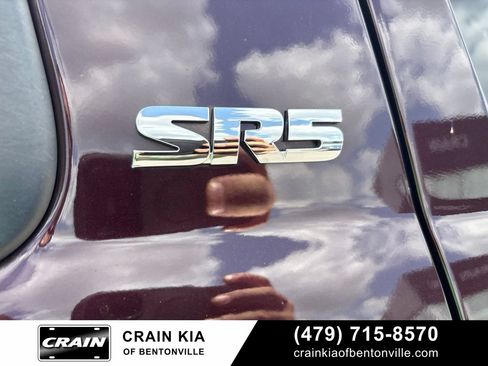 Used 2018 Toyota Sequoia SR5 AWD/4WD image 11