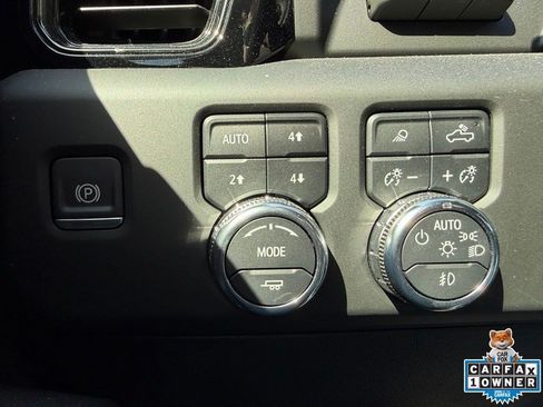 Used 2024 GMC Sierra 3500 AT4 w/ Technology Package AWD/4WD image 13