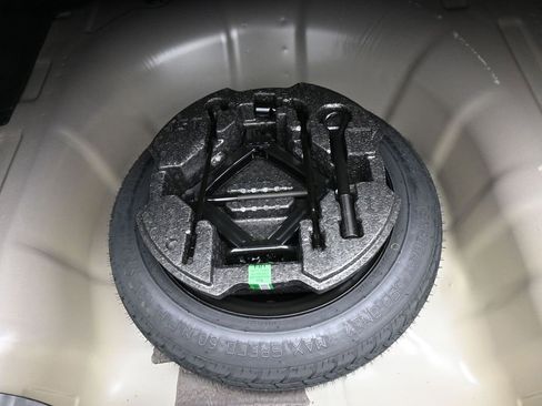 Certified 2025 Hyundai Elantra SEL image 22