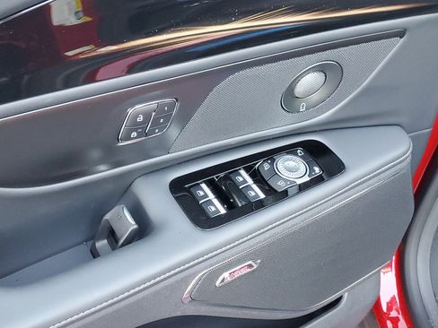 New 2026 Lincoln Nautilus Reserve w/ Jet Appearance Package image 9