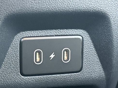 Certified 2025 Hyundai Venue Limited FWD image 21