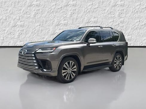 Used 2024 Lexus LX 600 4WD w/ Luxury Package image 7