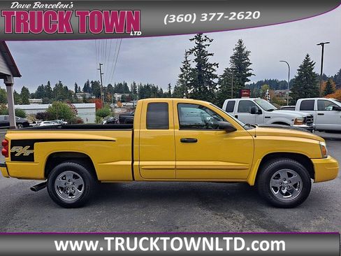 Used 2006 Dodge Dakota SLT w/ R/T Group image 2