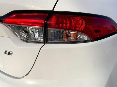 Used 2022 Toyota Corolla LE FWD image 30
