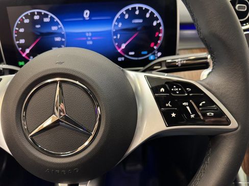 Used 2025 Mercedes-Benz C 300 4MATIC Sedan image 71