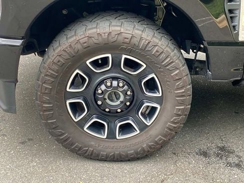 Used 2024 Ford F250 Platinum w/ FX4 Off-Road Package AWD/4WD image 6