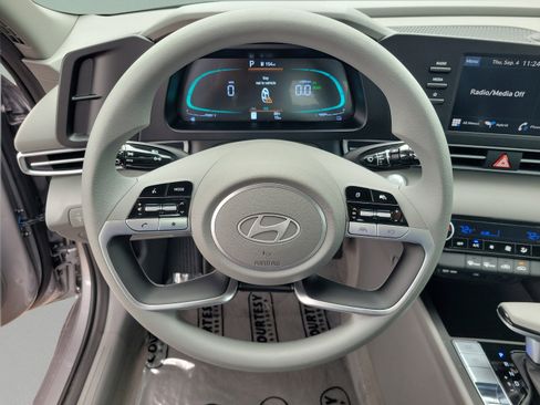New 2025 Hyundai Elantra Hybrid FWD image 17