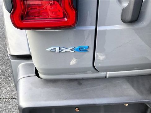 Used 2021 Jeep Wrangler Unlimited Sahara w/ Cold Weather Group image 23