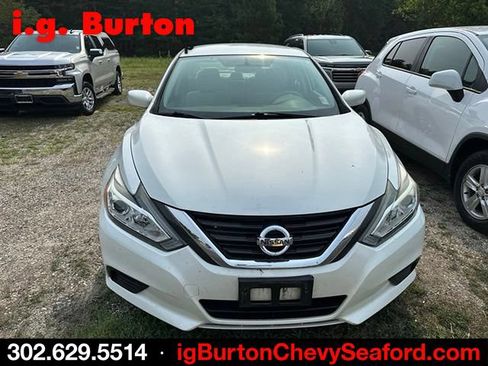 Used 2016 Nissan Altima 2.5 S w/ Interior Lighting Package FWD image 2