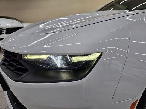 Used 2020 Chevrolet Camaro LT w/ Technology Package image 12