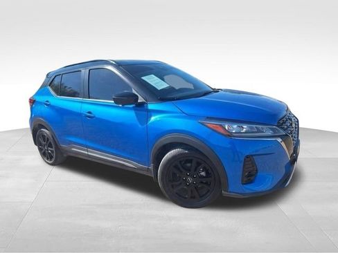Certified 2024 Nissan Kicks SR FWD image 2