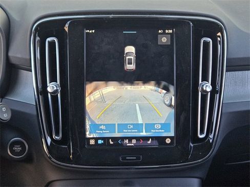 Used 2025 Volvo XC40 B5 Core image 21