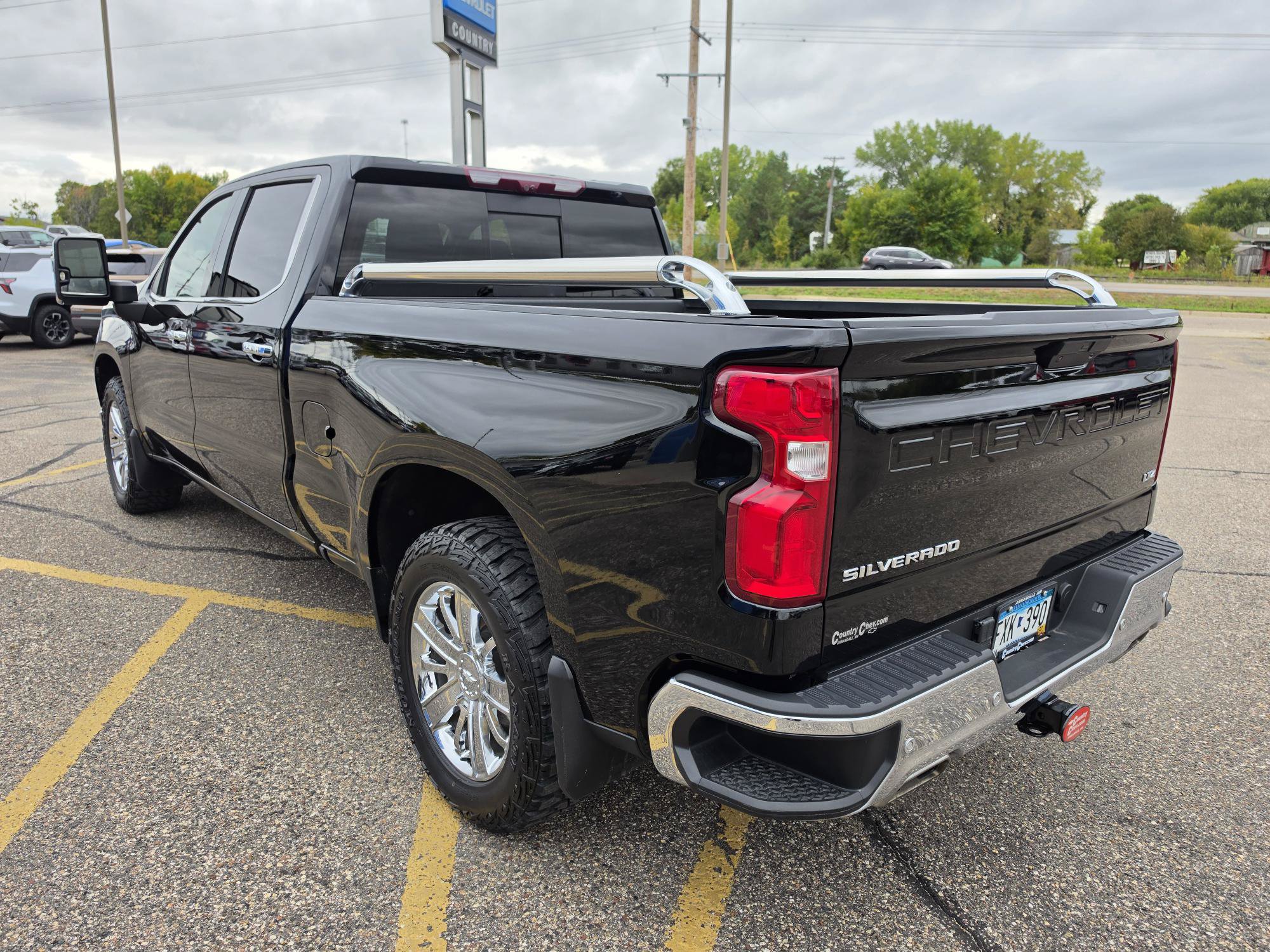 Used 2021 Chevrolet Silverado 1500 LTZ w/ Technology Package AWD/4WD image 18