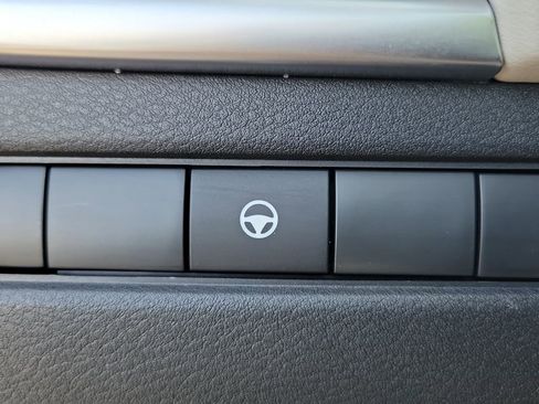 Used 2023 Nissan Rogue SV FWD image 18