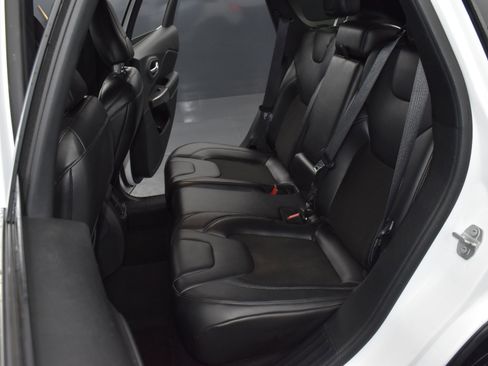 Used 2020 Jeep Cherokee Latitude Plus image 22