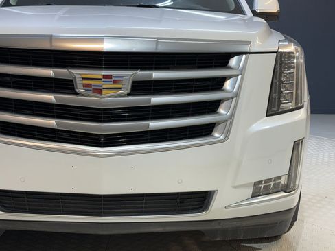 Used 2016 Cadillac Escalade ESV Luxury image 10