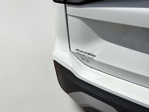 New 2026 Volkswagen Tiguan SE FWD image 6