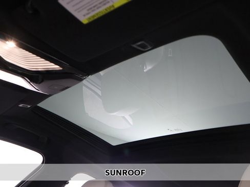 Used 2022 BMW M550i xDrive w/ Dynamic Handling Package image 4