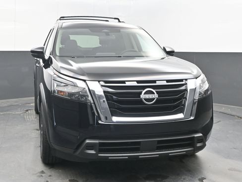 New 2025 Nissan Pathfinder SV w/ SV Premium Package image 2