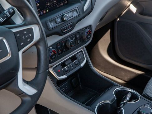 Used 2023 GMC Terrain SLE w/ Driver Convenience Package image 14