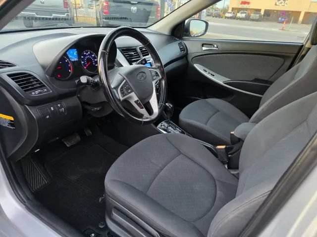 Used 2014 Hyundai Accent SE w/ Option Group 3 FWD image 3
