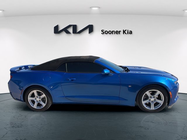 Used 2018 Chevrolet Camaro LT RWD image 7