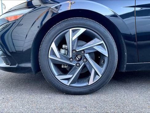 Certified 2025 Hyundai Elantra SEL w/ Cargo Package image 4