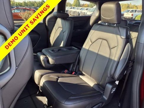 New 2026 Chrysler Pacifica Select image 16