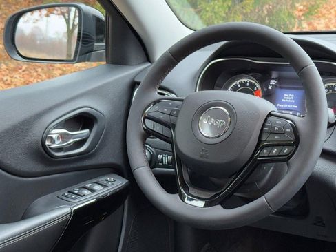 Used 2023 Jeep Cherokee Altitude Lux image 12