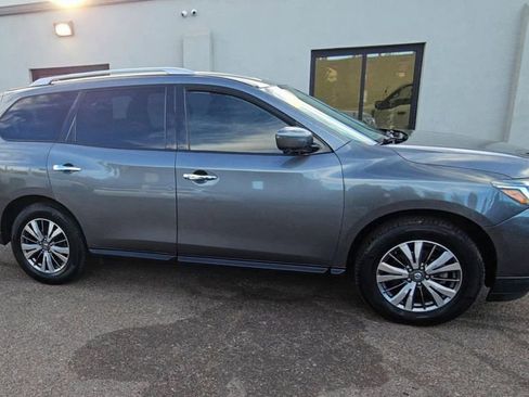 Used 2019 Nissan Pathfinder SL image 9