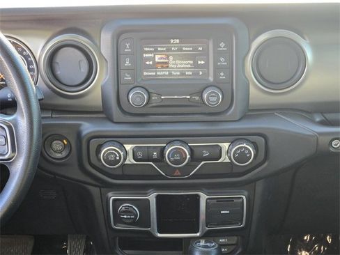 Used 2018 Jeep Wrangler Unlimited Sport image 17