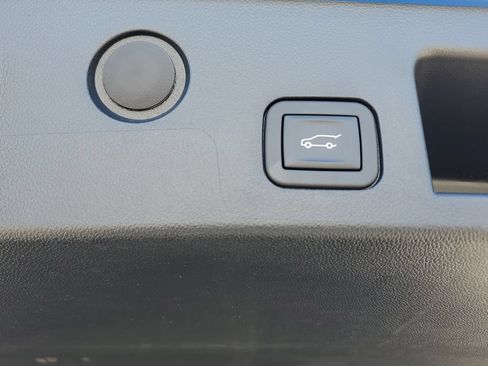 Used 2025 Chevrolet Equinox RS w/ Safety and Technology Package FWD image 15