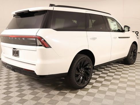 New 2025 Lincoln Navigator Reserve w/ Jet Appearance Package AWD/4WD image 23