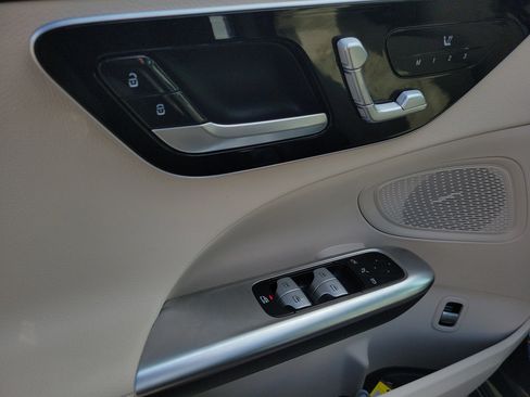 Used 2023 Mercedes-Benz C 300 Sedan w/ Exclusive Trim Package image 21