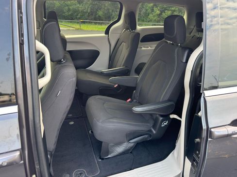 Used 2023 Chrysler Voyager LX FWD image 12