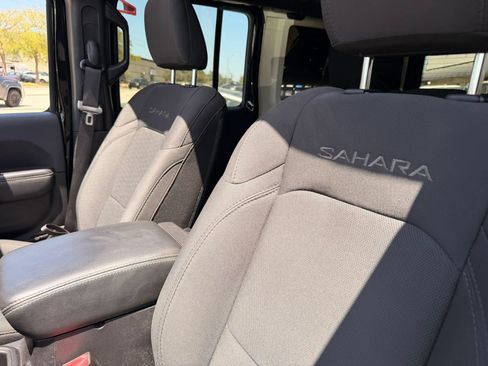 Used 2019 Jeep Wrangler Unlimited Sahara AWD/4WD image 14
