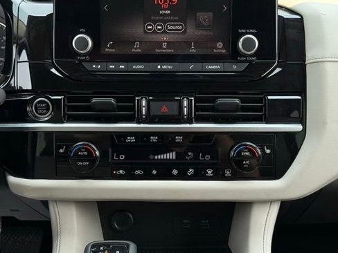 Used 2022 Nissan Pathfinder SV image 25