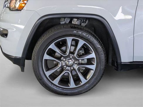 Used 2018 Jeep Grand Cherokee Limited image 24