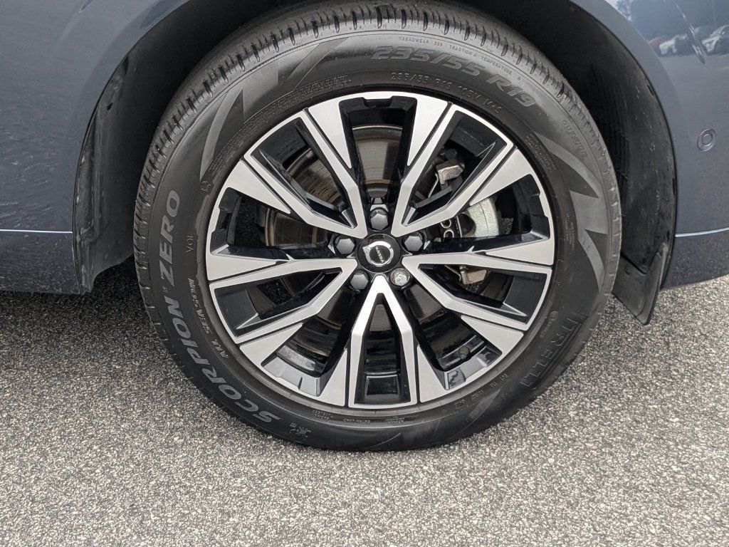 Used 2024 Volvo XC60 B5 Plus w/ Protection Package Premier AWD/4WD image 12