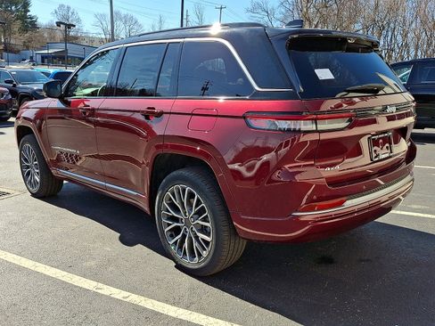 New 2026 Jeep Grand Cherokee Summit image 4