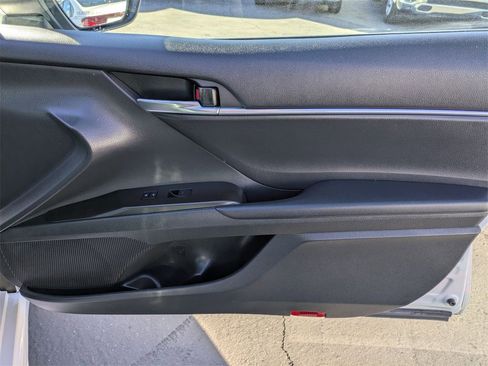 Used 2024 Toyota Camry SE image 34